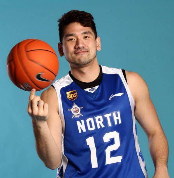 钟诚,1989年出生在河北省石家庄,身高206cm,体重120kg,场上位置四五号