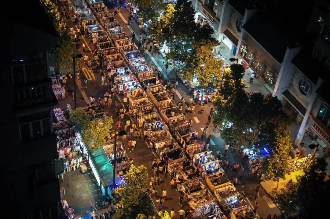 地摊经济 文艺青年和卖丝袜手机贴膜的碰撞|城事·佛山_夜市