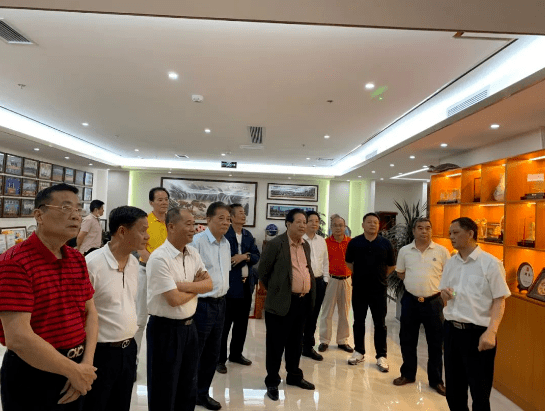 蔡文川会长聘请12位企业家为深圳潮创会创业导师
