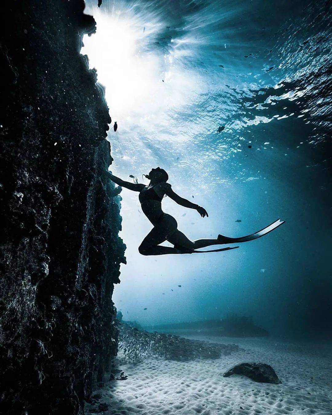 还有一些像欧圣·拉姆齐这样利用自由潜水来拯救我们海洋的深海英雄