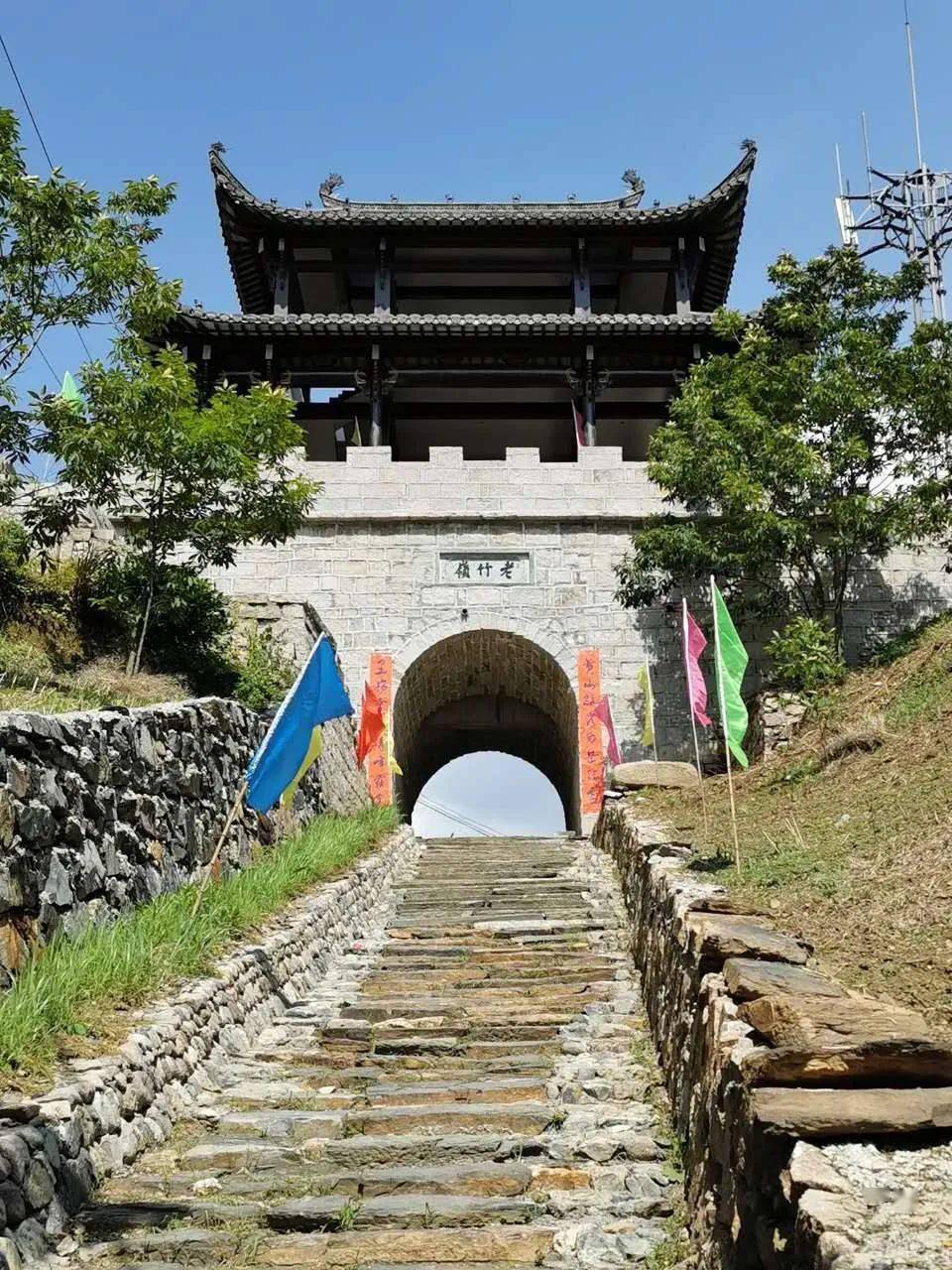 徽杭古官道歙南岭脚村