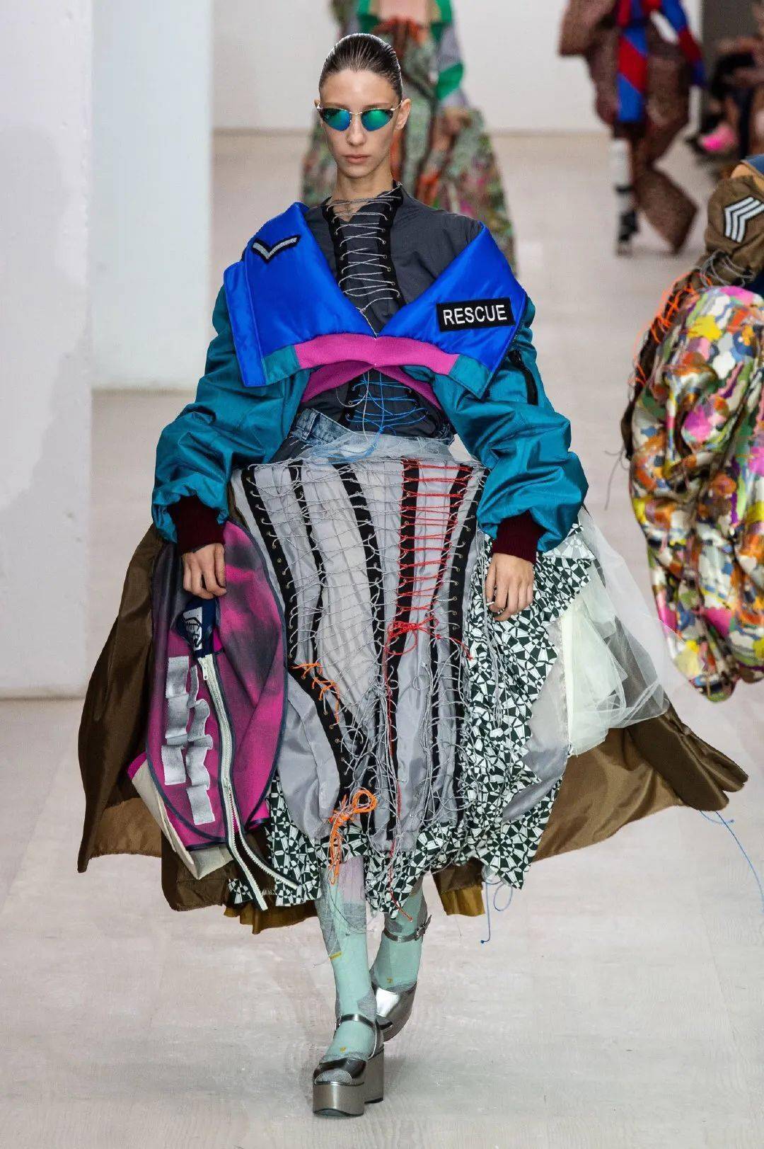 仲夏夜之魅丨抽褶设计服装