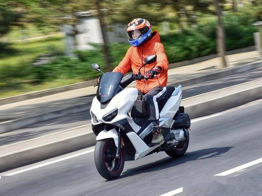 除了加速它还有更多优点试驾龙嘉vmaxie300