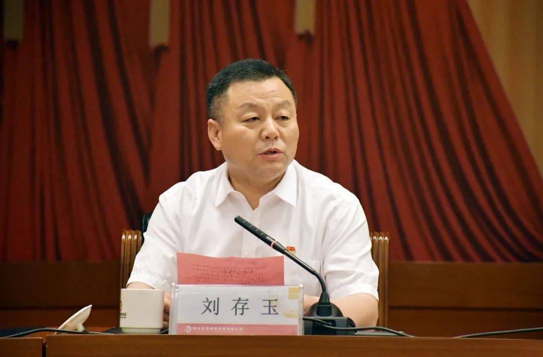 会上,赵兵文作了满含深情,言辞恳切的表态发言.