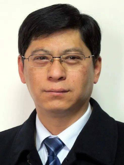 院长 崔亚辉 教授人类的进步是以工具的发明使用为标志的,从使用简单