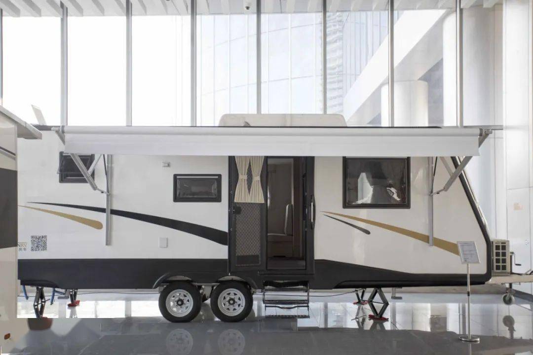 车轮上的五星酒店澳洲帝盛8米营地房车
