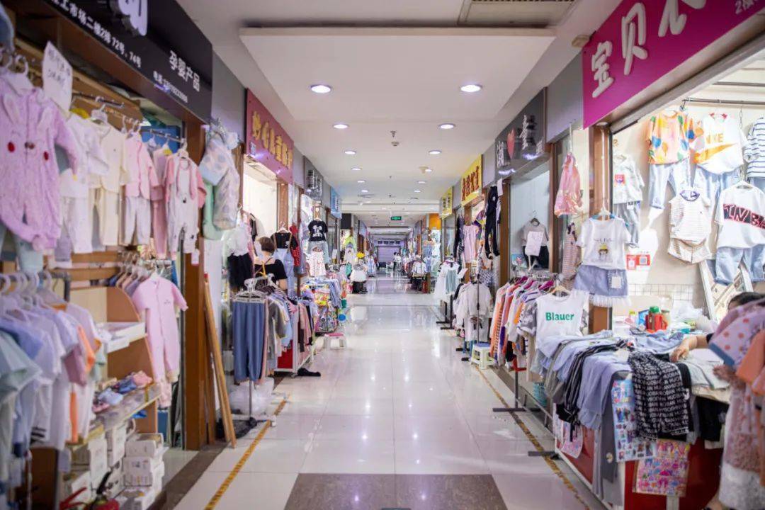 到质量不错的衣服三楼其实可以理解成各种家具软装用品集合地像仿真花