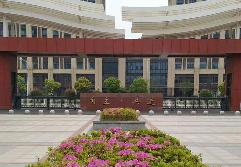 晴川高中不仅校址用的武汉三中原址,校园文化和精神亦与武汉三中一脉