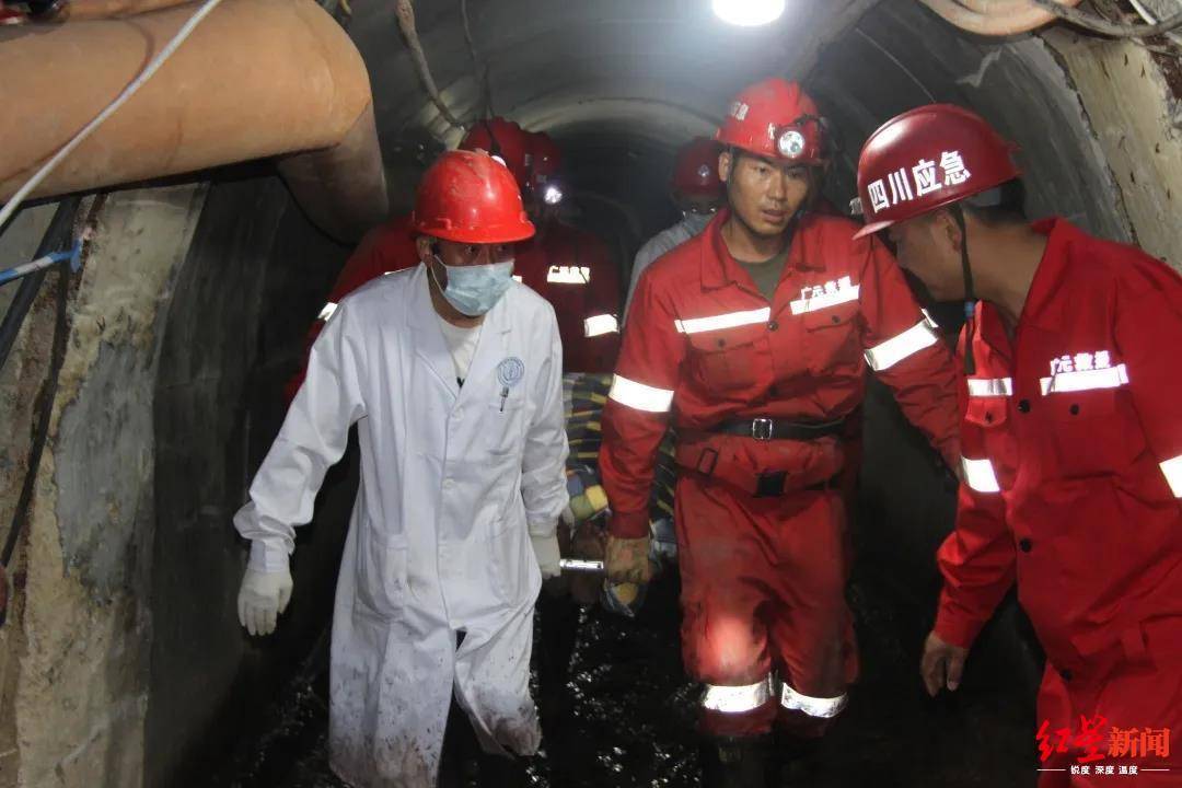 恒耀平台官网工人被困隧道7天惊魂: 敲钢管、喝尿,若一个人肯定挺不过 (图5) 恒耀平台官网工人被困隧道7天惊魂: 敲钢管、喝尿,若一个人肯定挺不过 (图5)