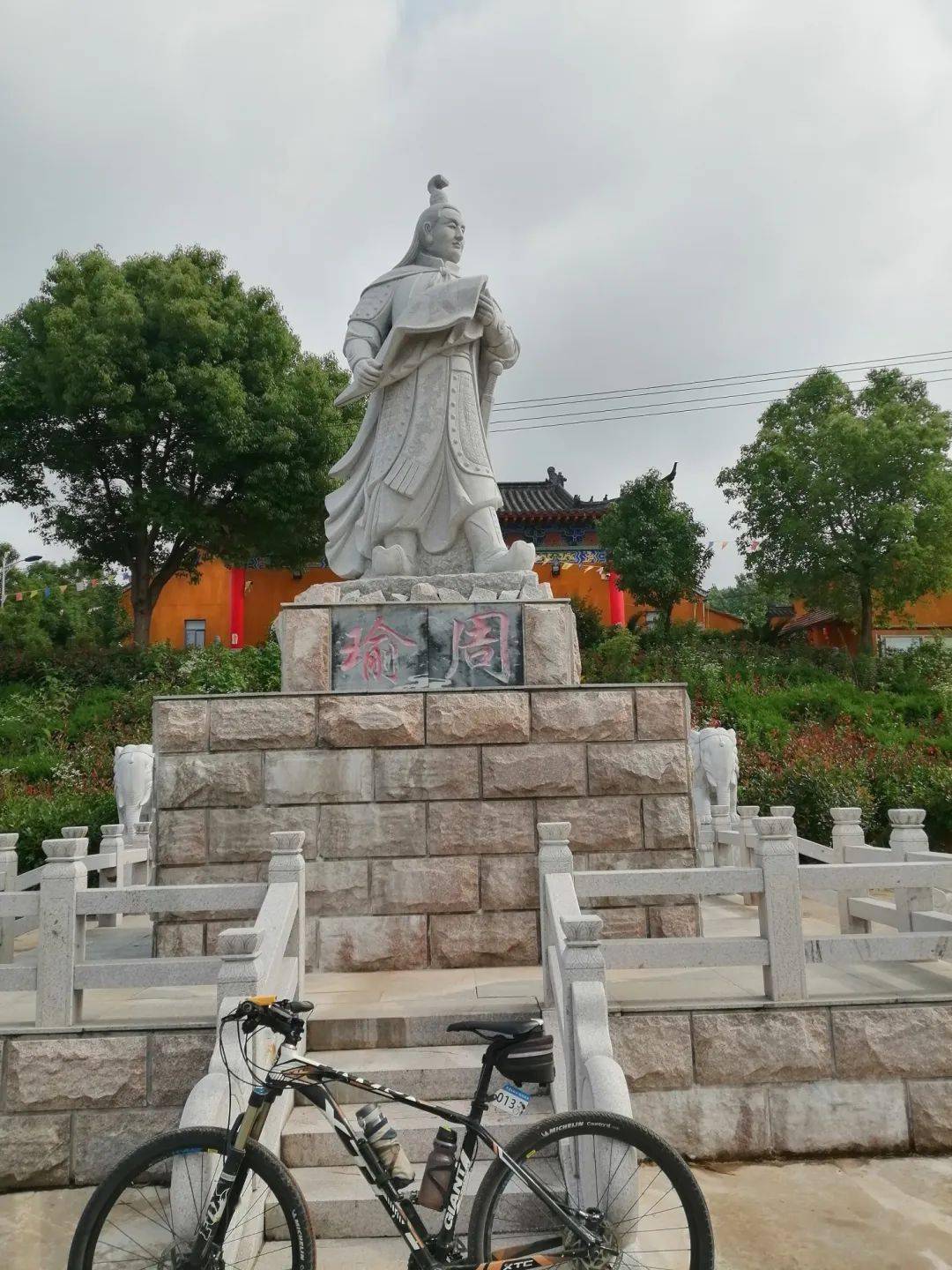 梢子是将军村,村旁小山上有个将军庙,供奉的是三国东吴海军司令周瑜