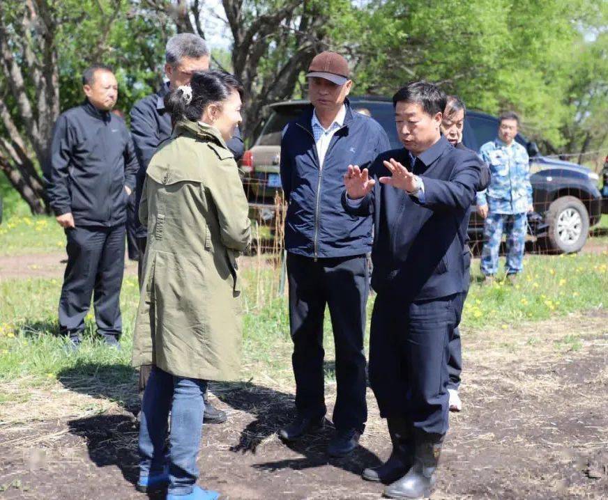 在重点国有林管理局党委委员,副局长宋德才及相关处室人员的陪同下