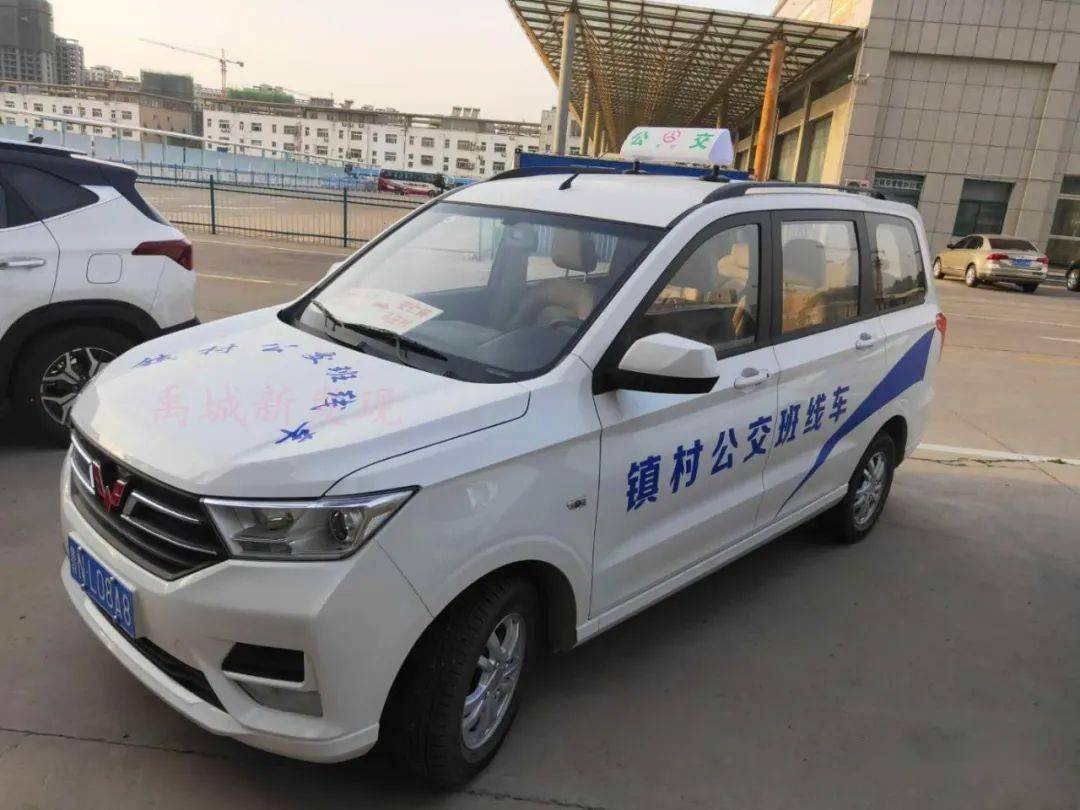 因村内道路狭窄,不适于大型车辆通行,禹城公交专门采购了一批小型车