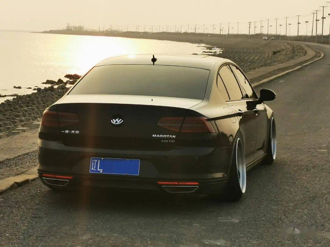 自带商务范儿的大众迈腾姿态改装后依旧西装笔挺