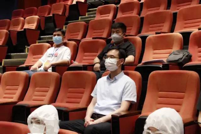 关于临湘人民法院公开审理陈长平等七人涉恶势力犯罪集团案的报道