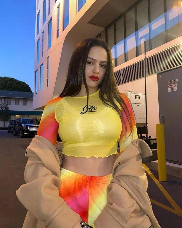 billieeilish这么火也有对手性感会穿mv有14亿人看的她或成最大威胁