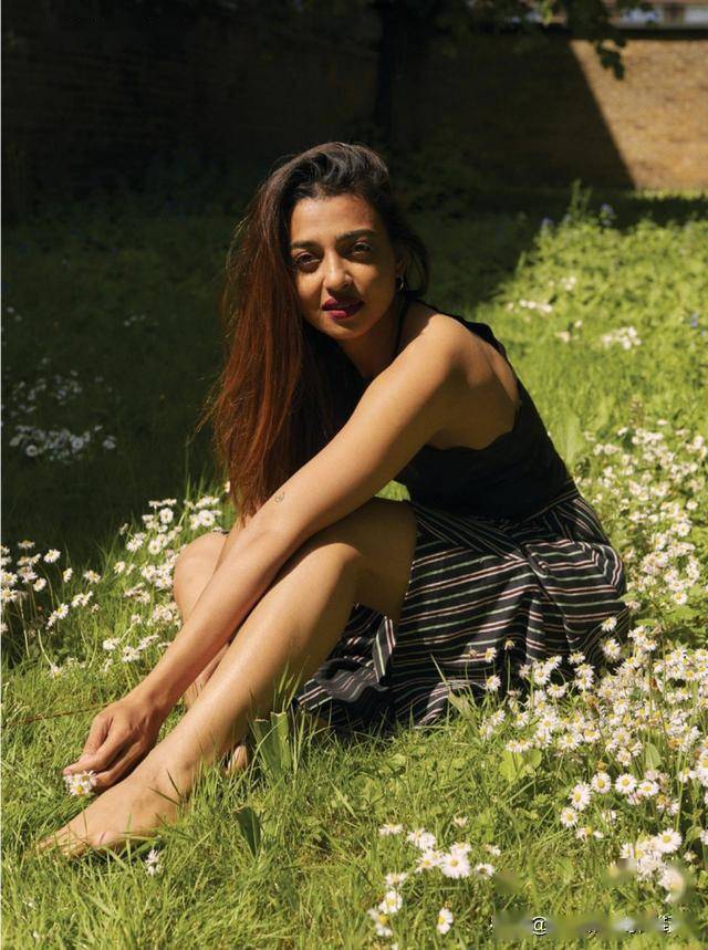 拉迪卡·艾普特(radhika apte)登上《cosmopolitan》杂志