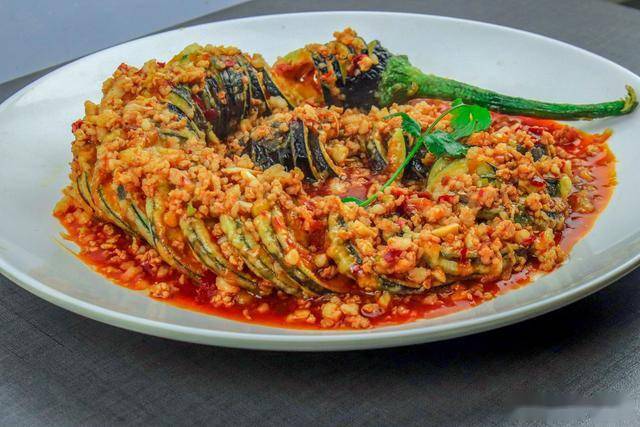 厨师长教你做鱼香茄龙,不吸油不出水,鲜香味美超下饭_茄子