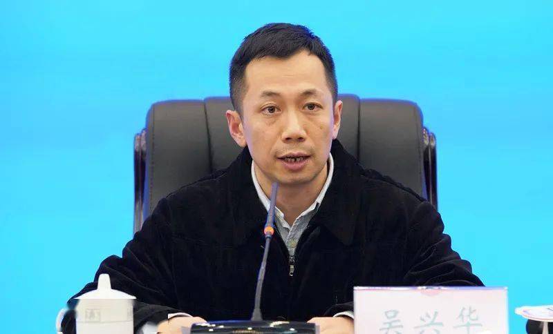 卫生事件应急指挥中心)主任吴兴华在武汉市发布不明原因肺炎疫情当天