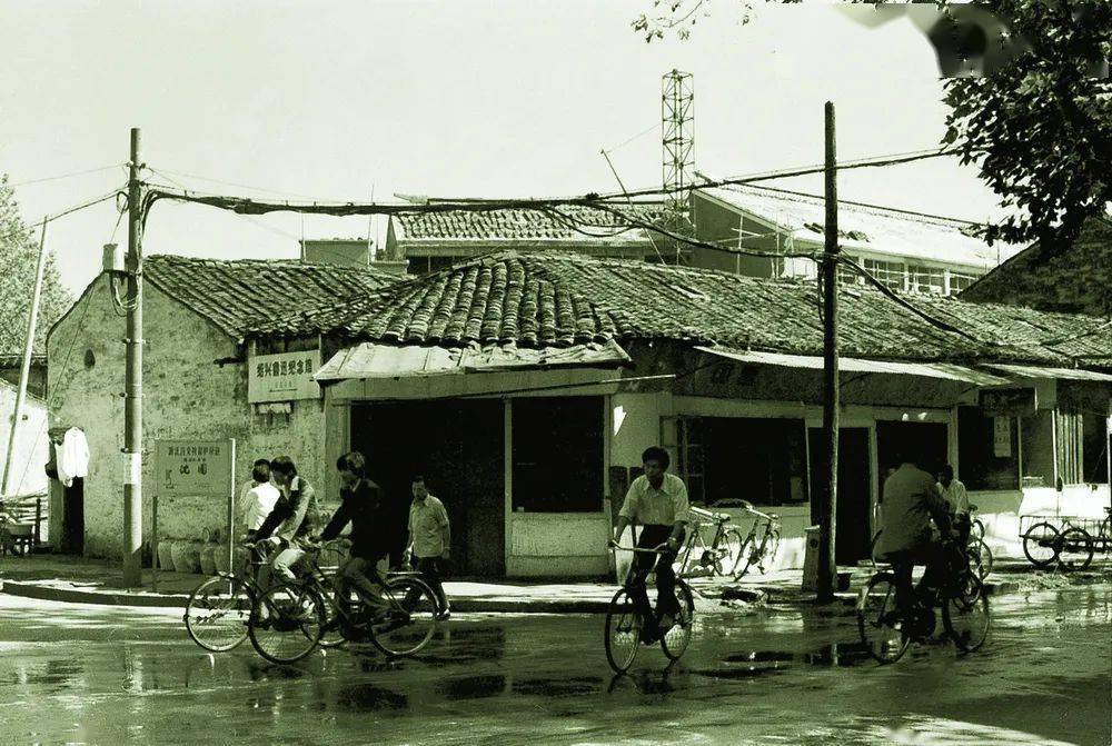 绍兴大厦,城北桥码头,荣禄春,银泰城和在建地铁站…重走解放路,它的50