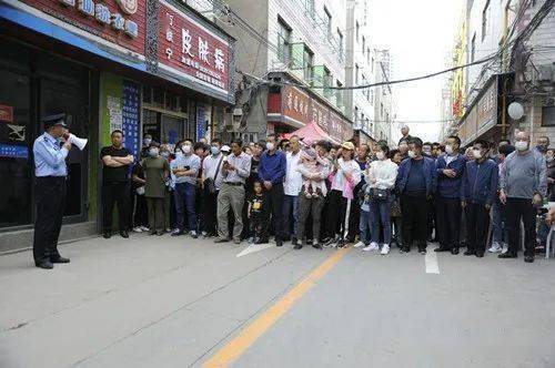 丢人甘肃8人卖淫嫖娼被抓现场直击
