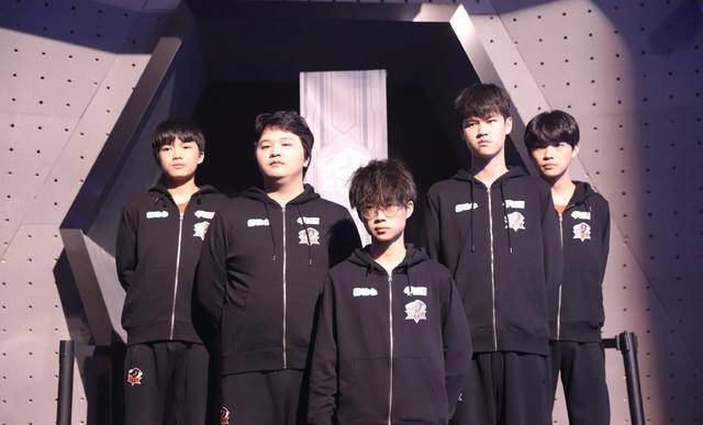 dyg易峥惨遭网络暴力一个失误无限放大网友真的不至于