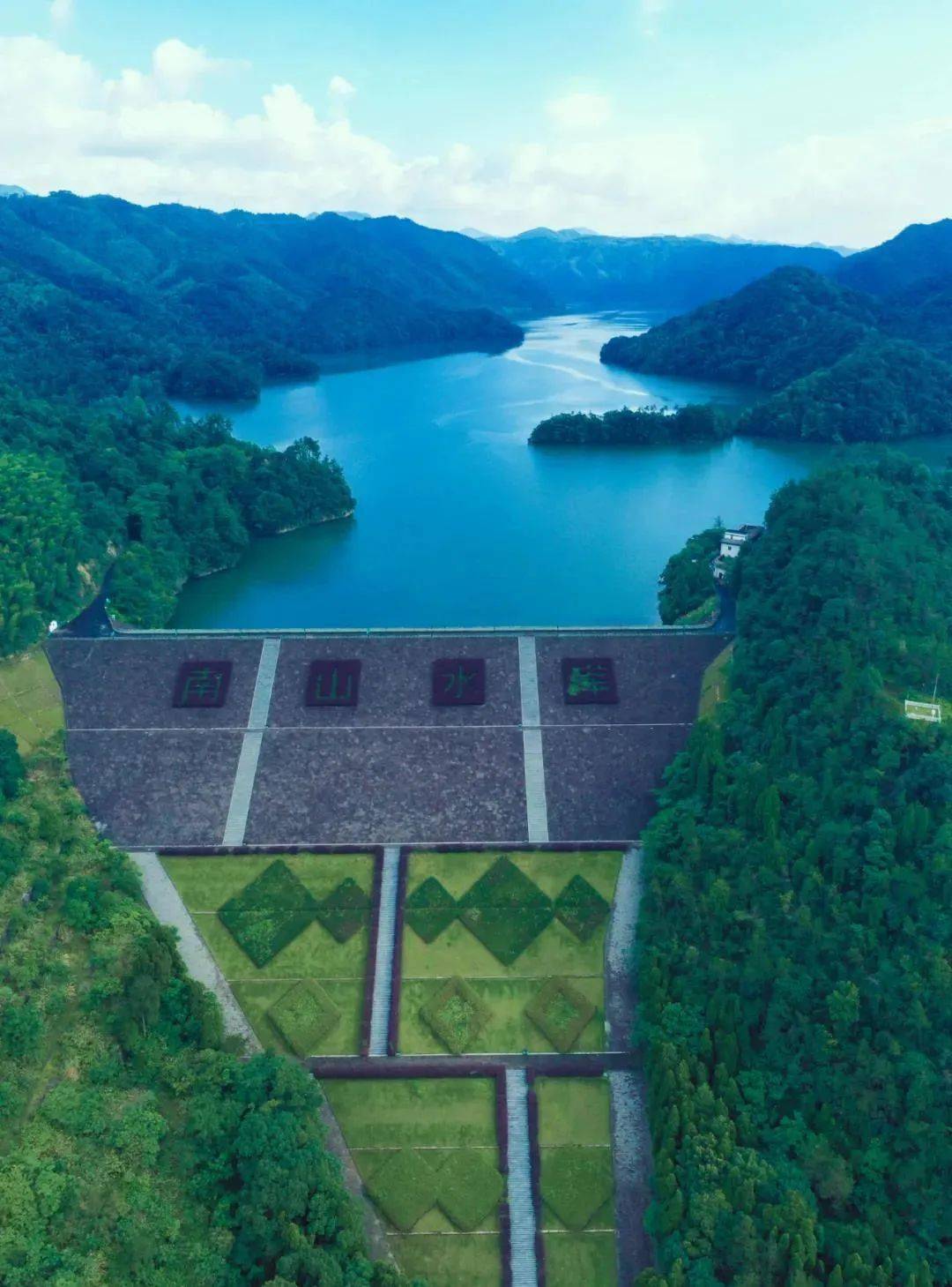 平地生青烟春光乍泄处瑶池倾南山银汉浸北谷南山湖no.