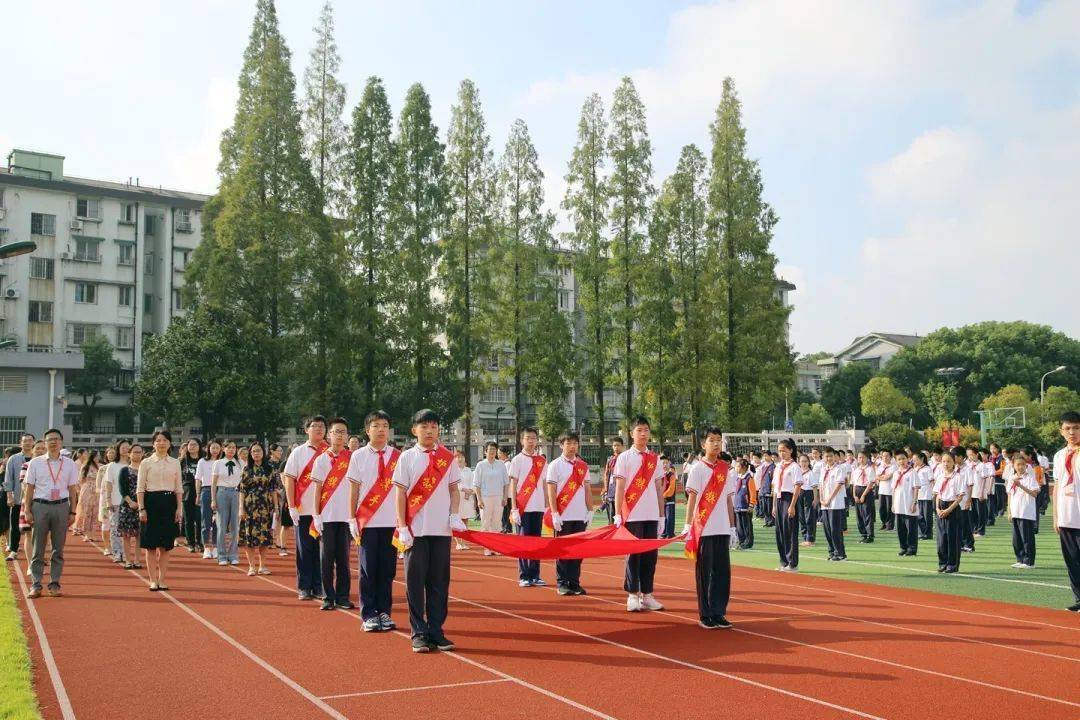 明强学子恰同学少年风华正茂启良中学七5中队