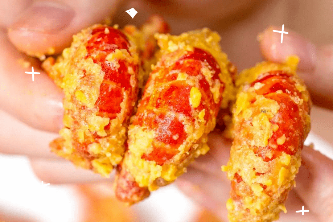 大部分都是纯肉的虾尾,裹着一层又一层沙沙的咸蛋黄,一口一颗超级酥脆