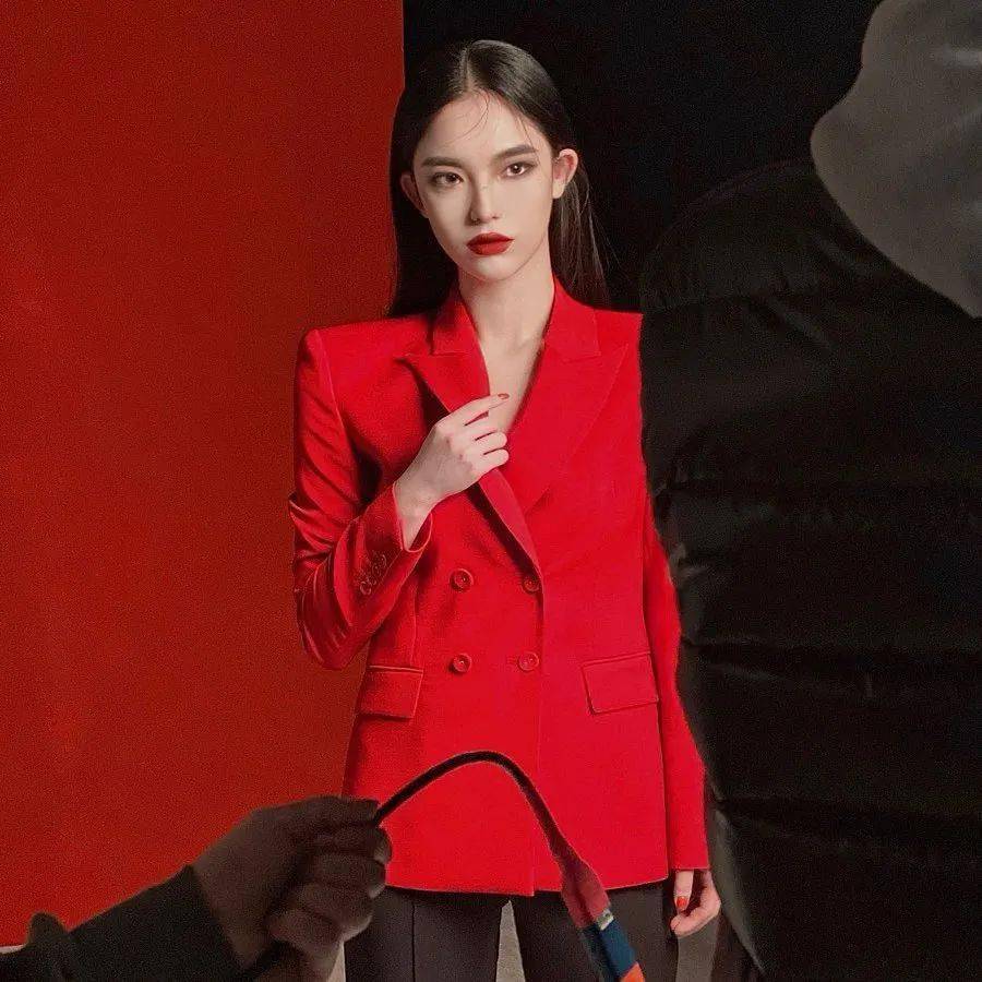 韩国模特小姐姐安敏智气质模特蹿红网络美人痣惊艳