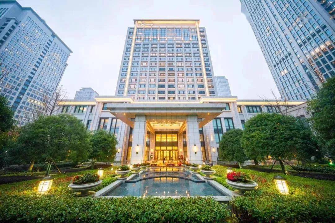 人均300 入住百年奢华酒店,尝尽一城精粹,端午不涨价~_费尔蒙可