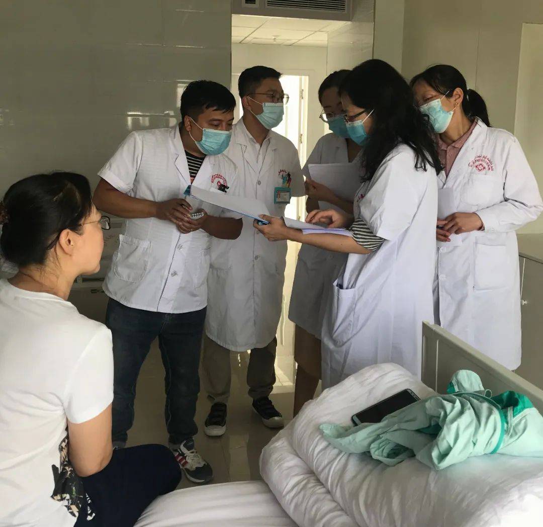 【新闻快递】内分泌科:走进阿克苏,开展同质化学术交流