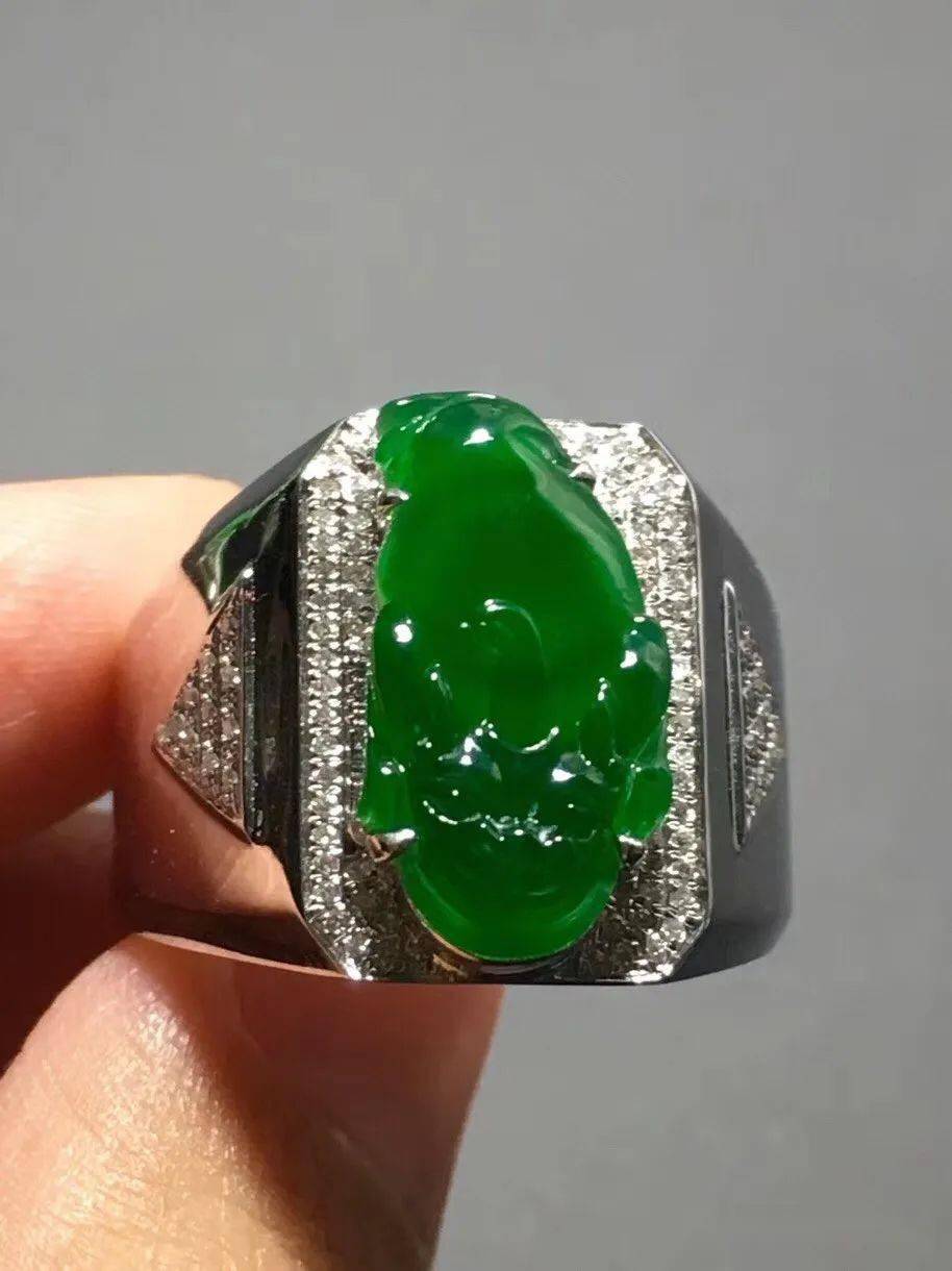 翡翠欣赏丨冰种正阳绿葫芦吊坠26300元