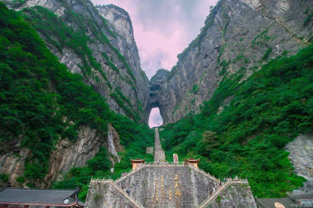 区,天子山自然保护区,索溪峪自然保护区四大景区,统称为武陵源风景