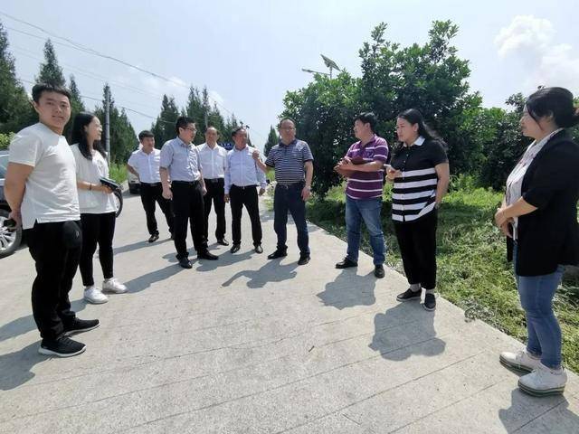 新华社贵州分社社长李银一行到我县调研采访