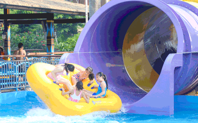 想带娃清凉避暑又玩得痛快方特水上乐园也开放啦近日小孩大人都能玩得