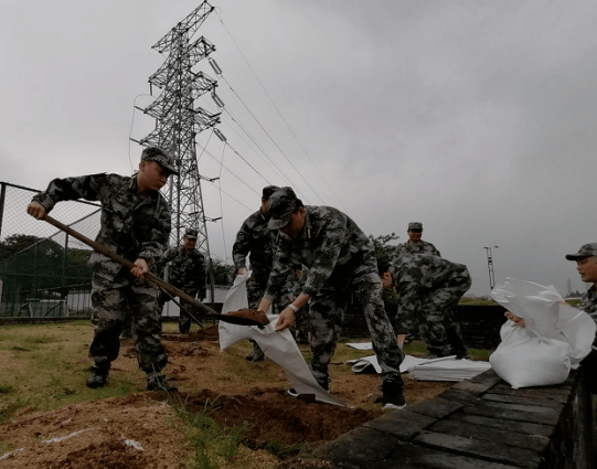 及三水北江大堤現場勘察,組織民兵堵管湧,裝添沙包,輕舟等抗洪演練