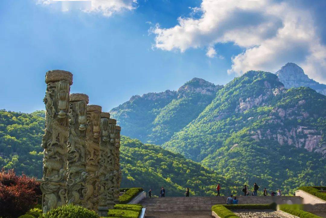 泰山天地广场诗刻解读