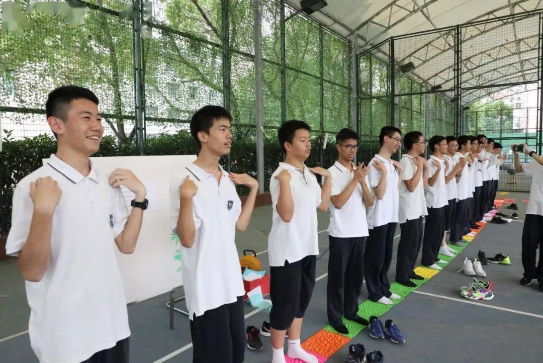 积跬步越坎坷致青春记西南位育中学高二年级走石子路活动