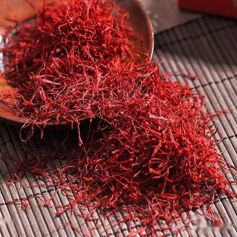 它的采摘期在每年的9月初,此时霍拉桑省的种植区里到处是一片片紫色的