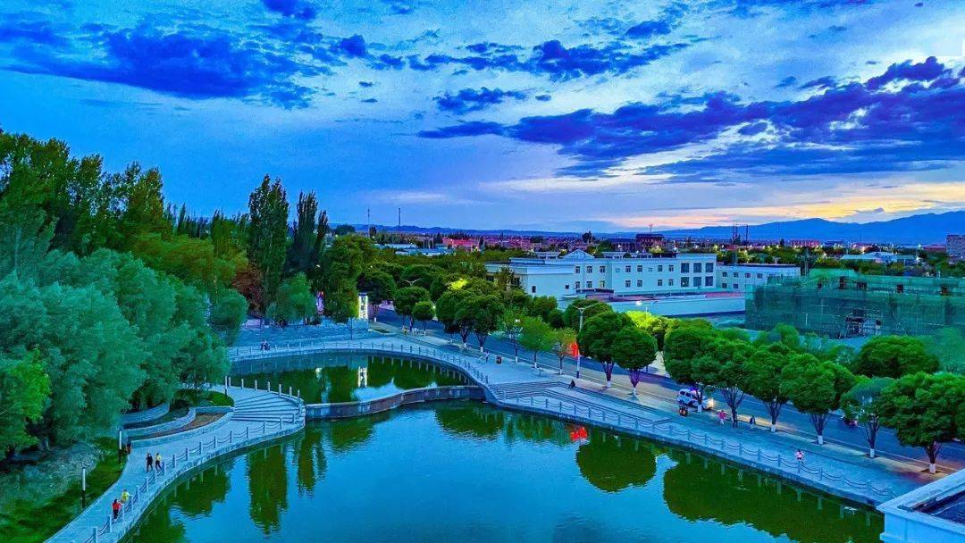 镜泉湖畔好风光 人文景观美如画_托里