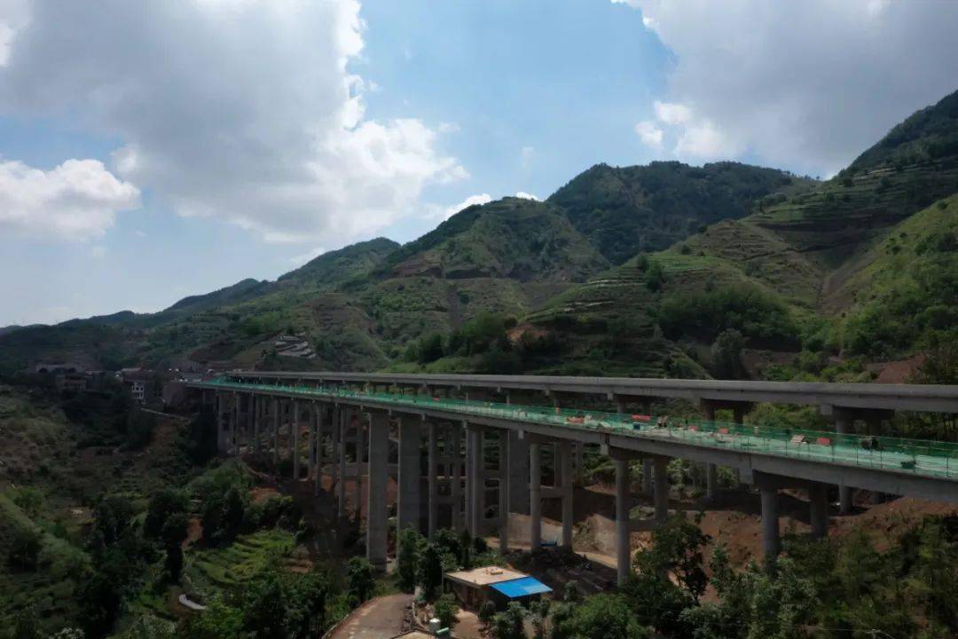 都香高速昭金段a2标最长大桥双幅顺利架通