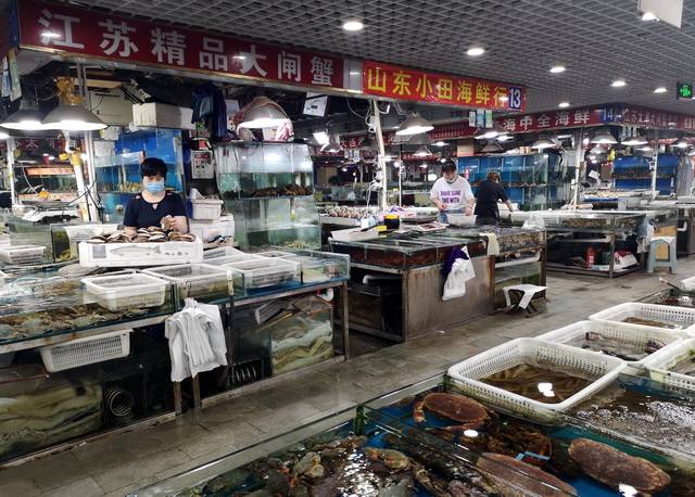 实地探访北京海鲜市场:货品足顾客少 仍有三文鱼待售