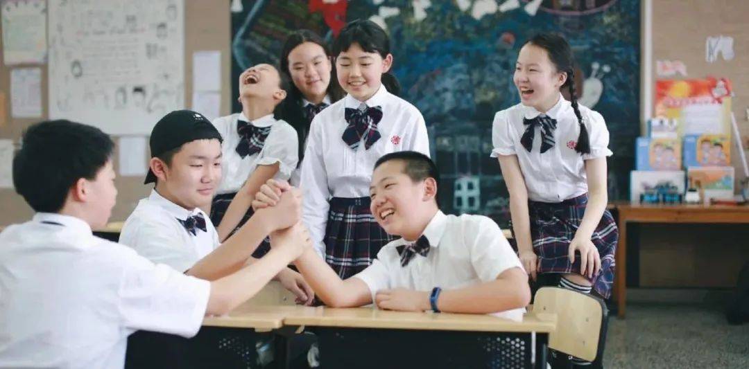 20个班级创意告别仪式,给毕业学生一个特殊的"人生加冕礼"