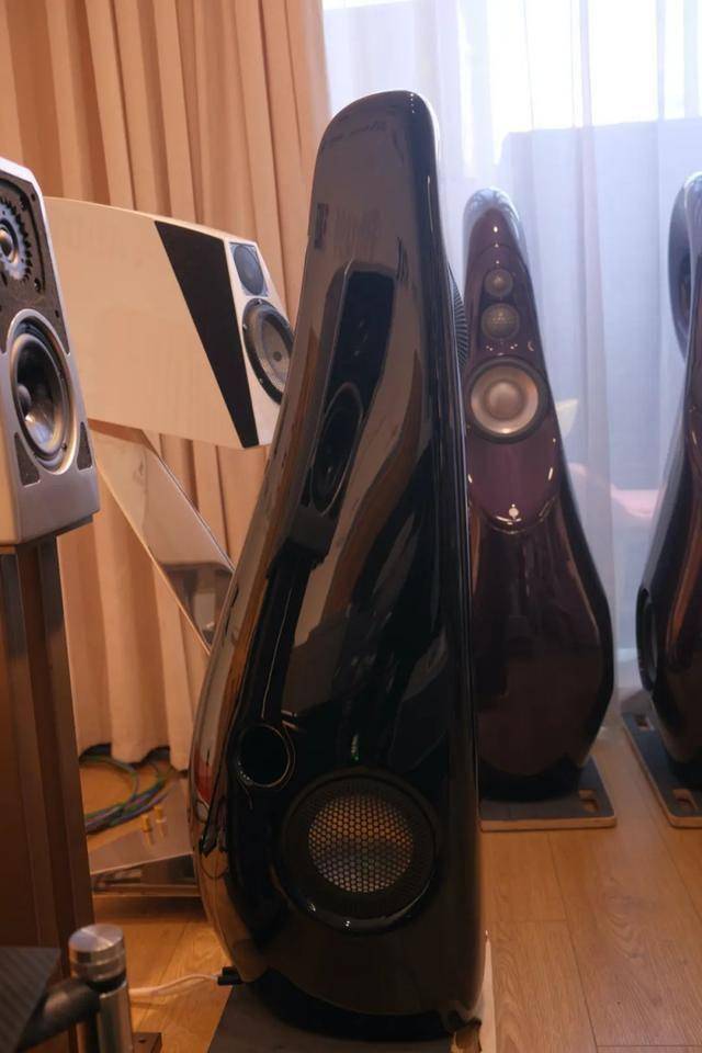 绅士柔情风情万种英国vividaudiokaya45落地音箱