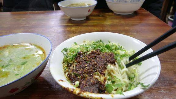 甘肃秦安特色辣子面,不放一粒肉,只放辣椒油,比牛肉面还好吃