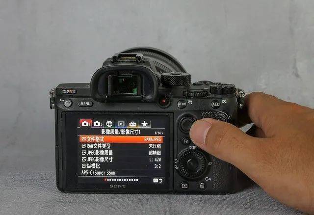 高像素对决 尼康z7与索尼a7r iii谁更强