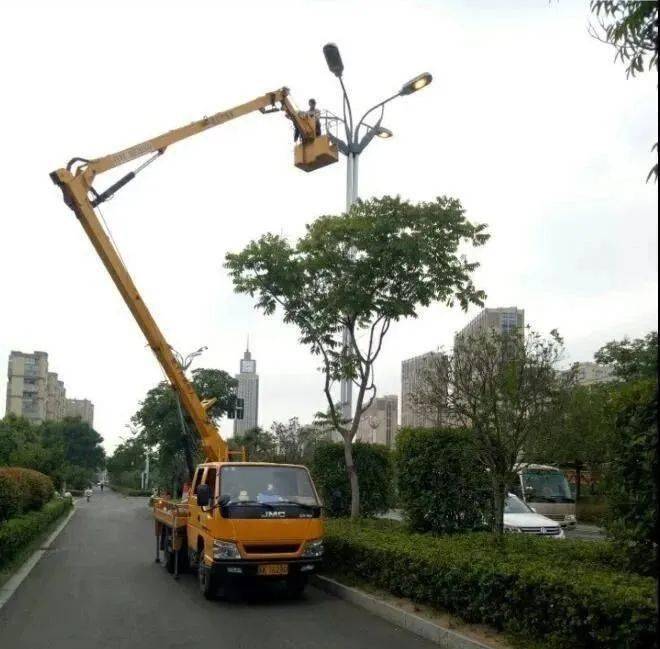 公司与我局实施的城区路灯节能改造服务及智慧路灯升级项目正式启动