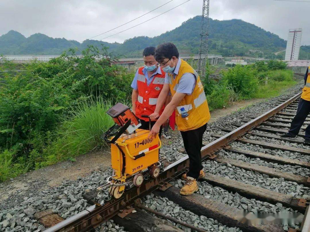 近日,為提升職工業務技能,強化探傷質量,機修車間組織職工在貴州鋁廠