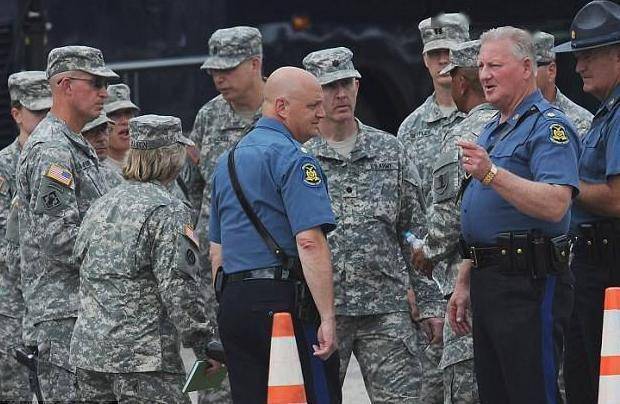 特朗普果真下了狠手国民警卫队当街向平民开火现场多人倒地