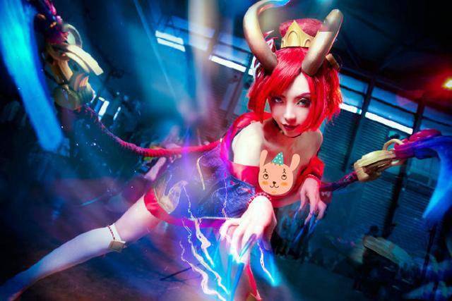 英雄联盟腥红之月伊芙琳cos,有被诱惑到吗?_coser